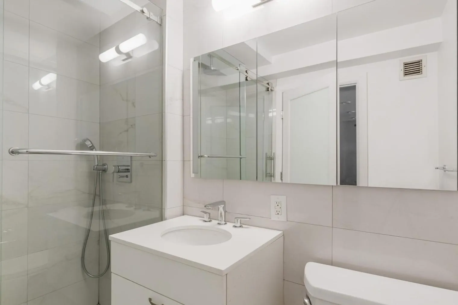 Sparkling Midtown Studio W Gym Nr Times Sq Nyc-228 New York